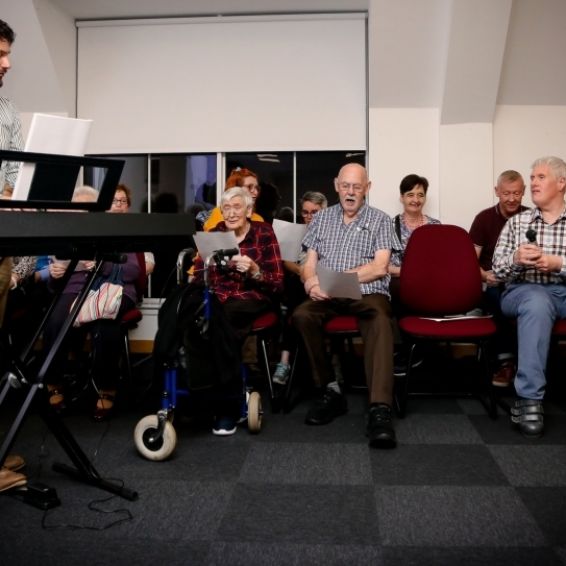 AGM 2019 keyboard player entertains tenants